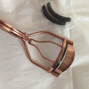 New in package High End Professional EyelashCurler